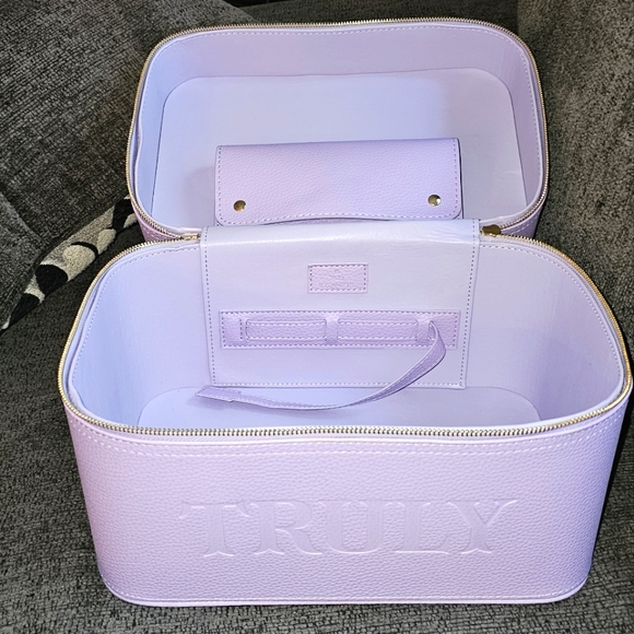 TRULY Handbags - Brand new Amalfi Luxury Travel Trunk from Truly Beauty TRULY LUXURY TRAVEL BAG